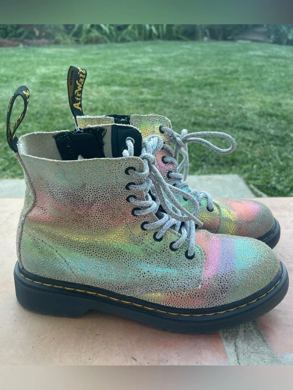 Dr. Martens Kids Iridescent Rainbow Lace-Up Boots Zipper closure